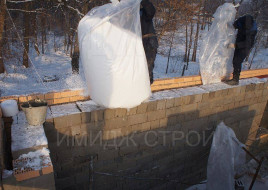 Широкий дом в лесу