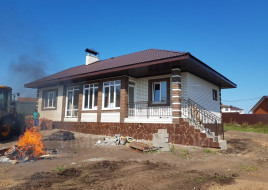 Строительство одноэтажного коттеджа из белого силикатного кирпича