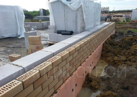 Процесс строительства магазина из газобетона с плоской кровлей