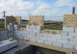 Процесс строительства магазина из газобетона с плоской кровлей
