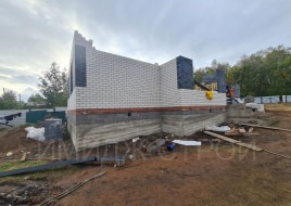коттеджи из серого кирпича