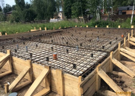 Процесс строительства небольшого домика в Салавате
